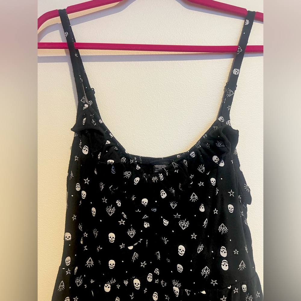 Black Skull Print Ruffle Tank Top